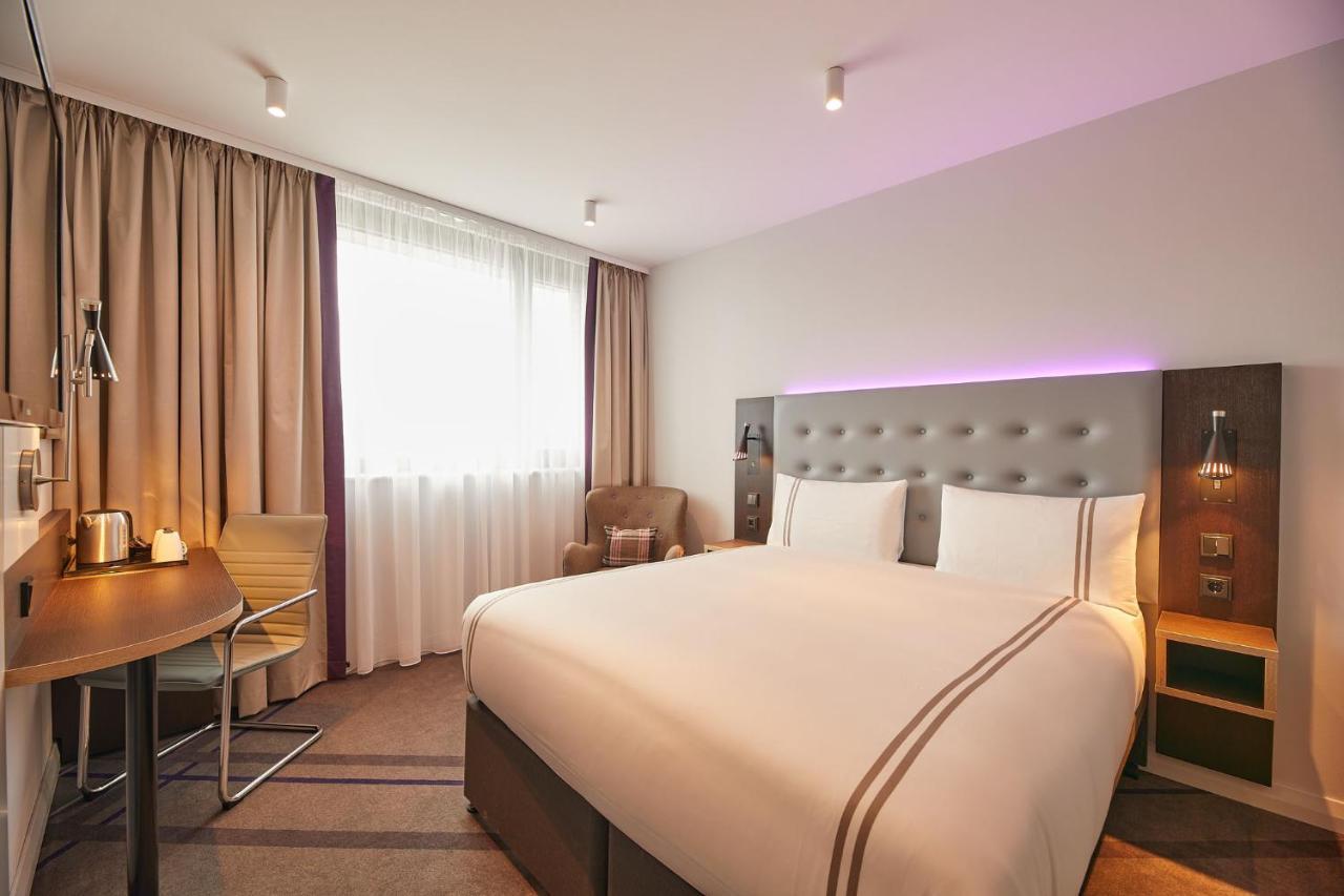 Premier Inn Karlsruhe City Am Wasserturm Esterno foto