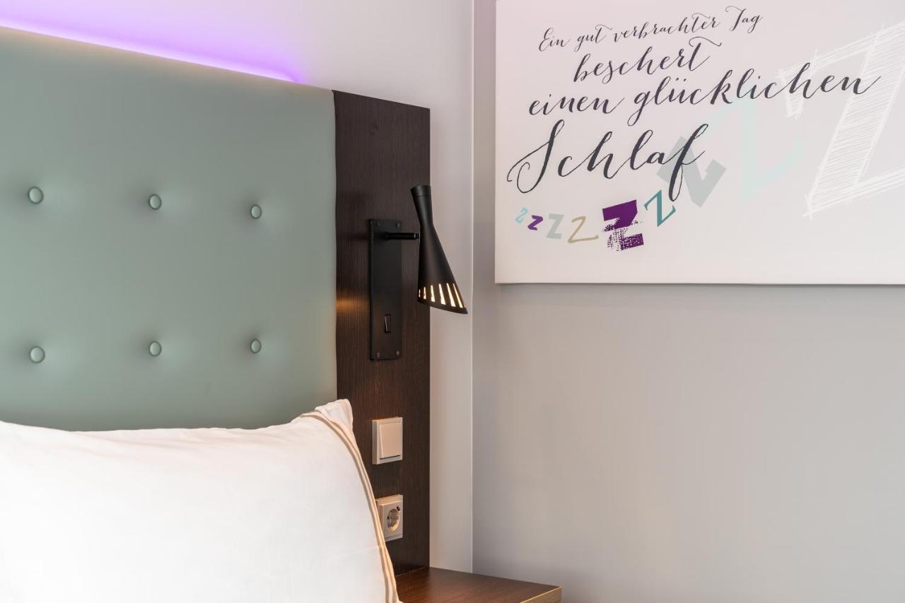 Premier Inn Karlsruhe City Am Wasserturm Esterno foto